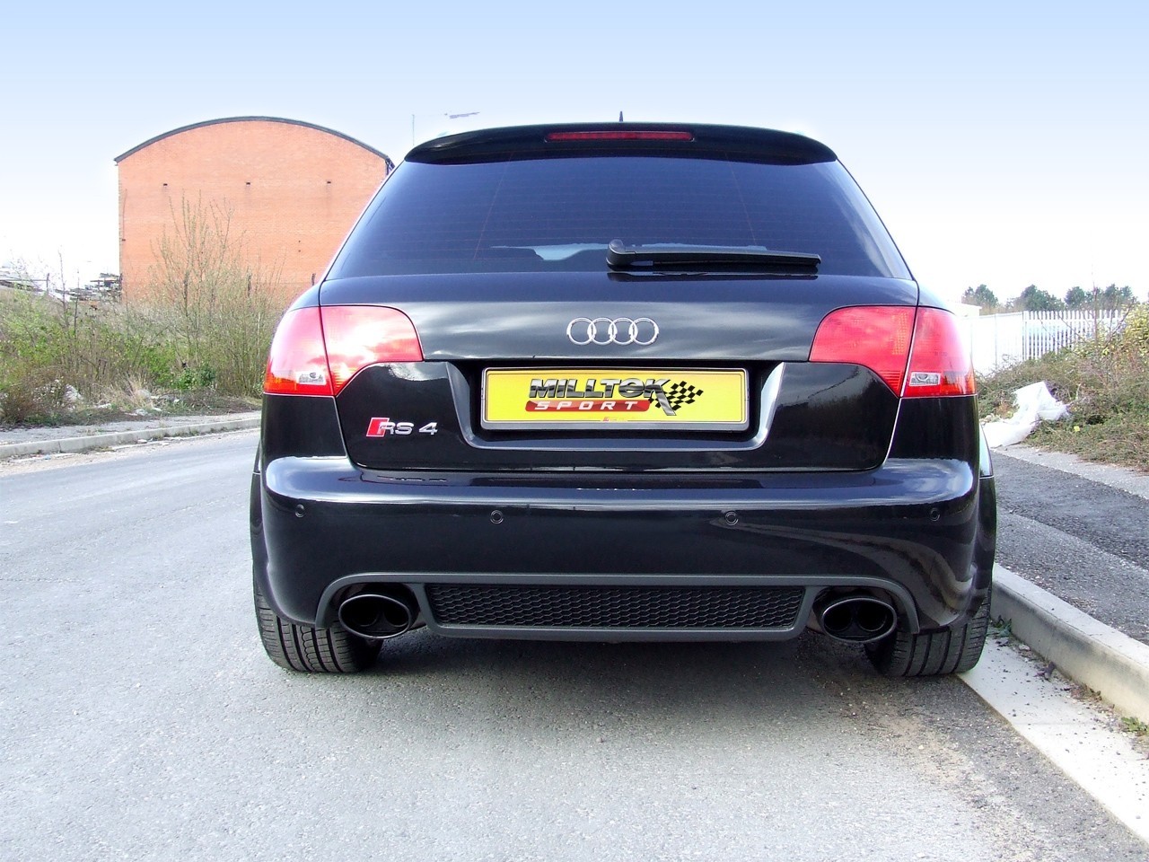 Milltek Audi RS4 B7 cat-back systeem met links + rechts zwarte o