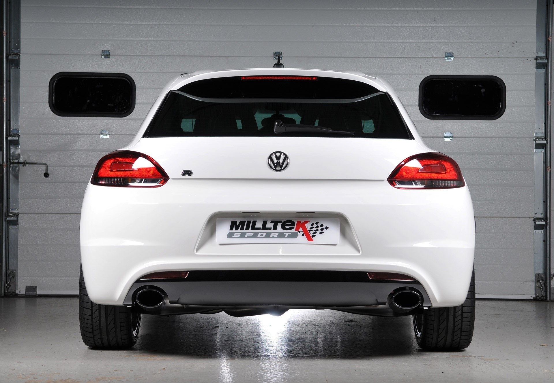 Milltek VW Scirocco R dual cat-back systeem met glanzend zwart o