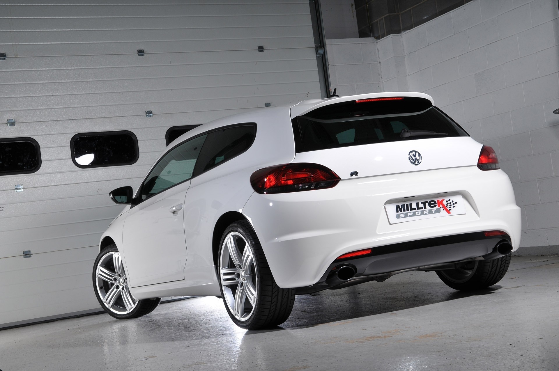 Milltek VW Scirocco R dual cat-back systeem met glanzend zwart o
